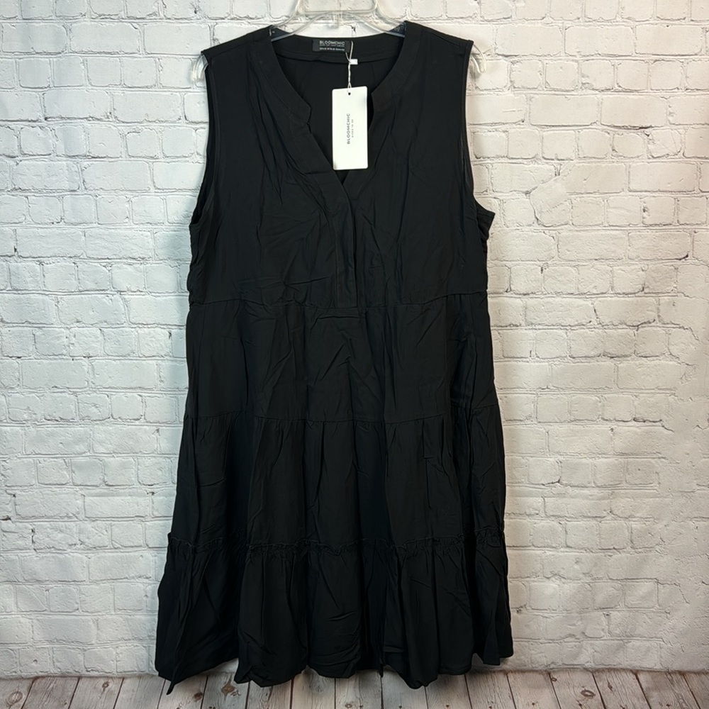 BloomChic Black notched Neck Tiered Sleeveless Dress Plus Size 1X & 3X - Picture 2 of 6